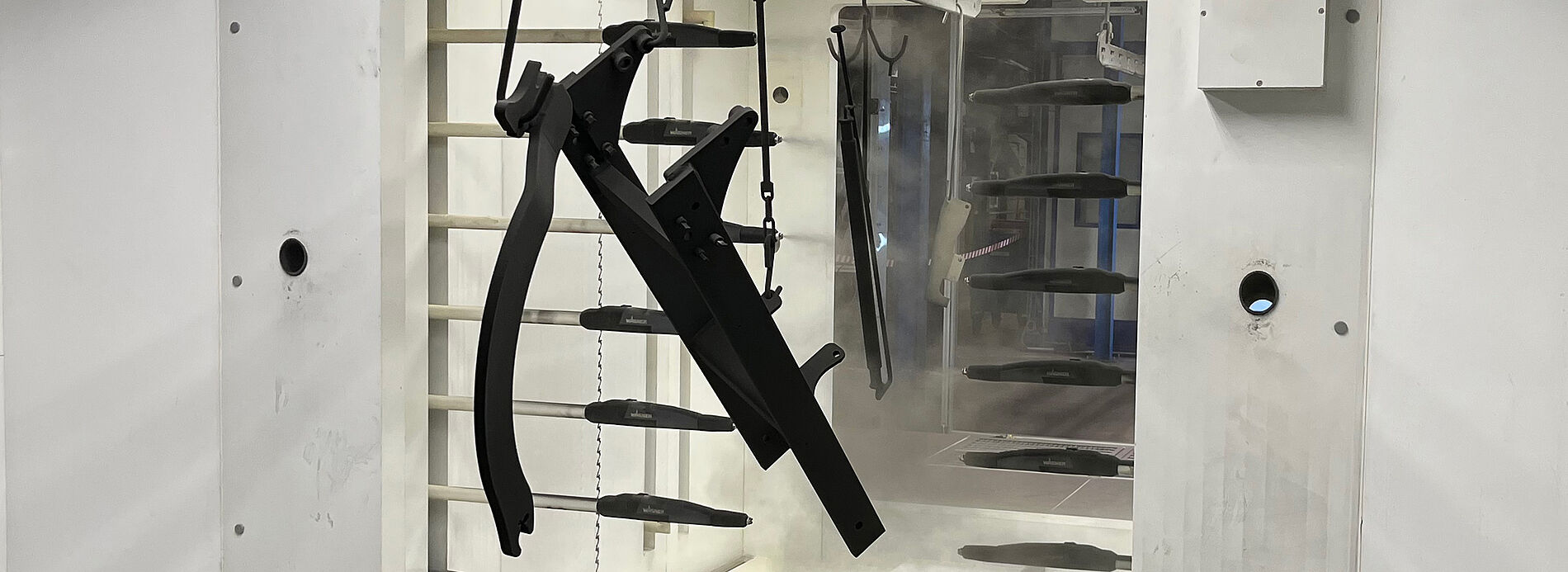 automatic powder coating of metal workpiece