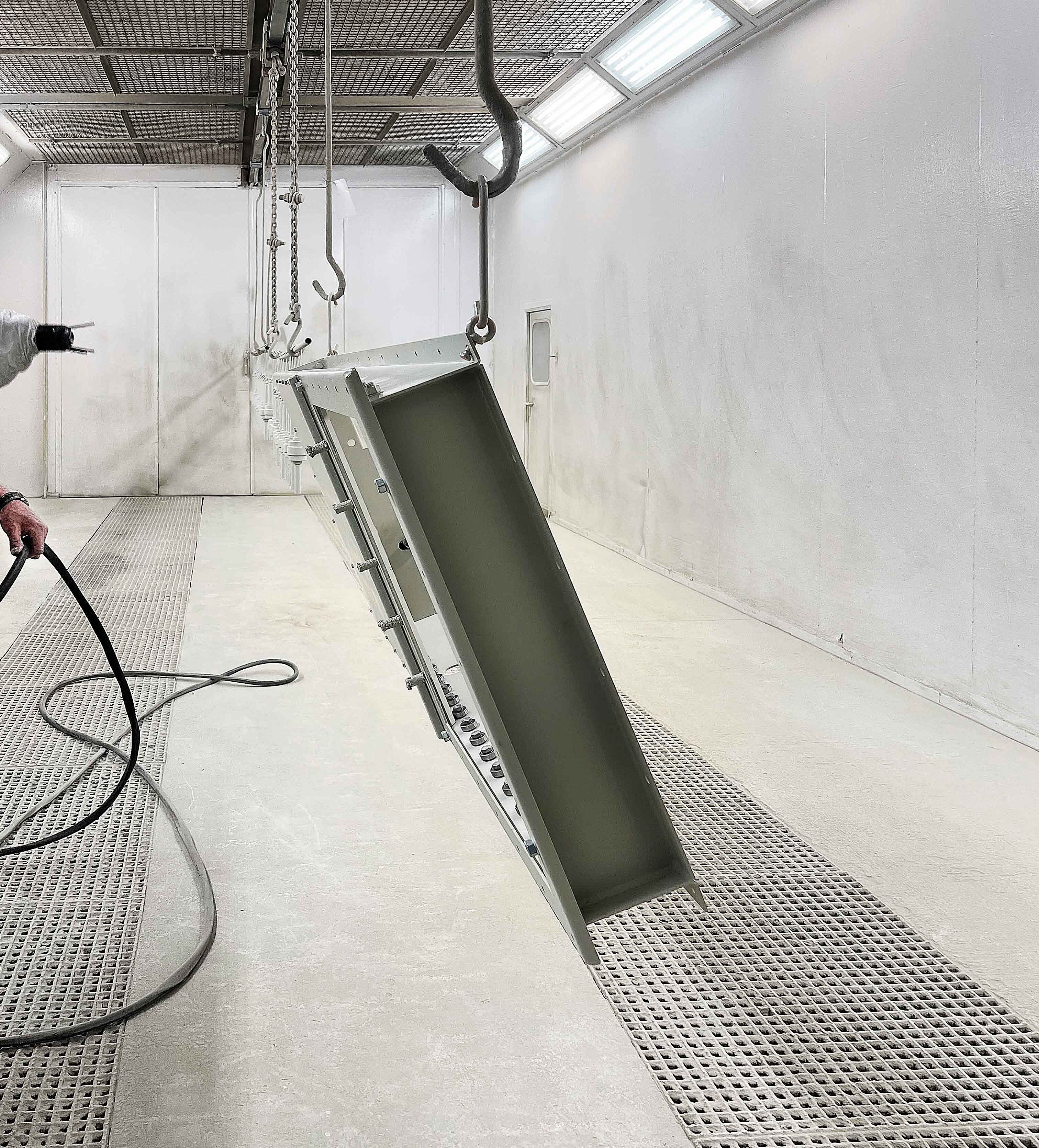 electrostatic coating of large workpiece