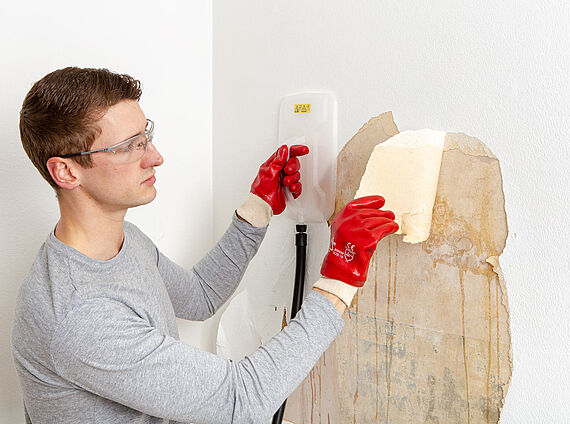 How to remove wallpaper with a wallpaper steamer