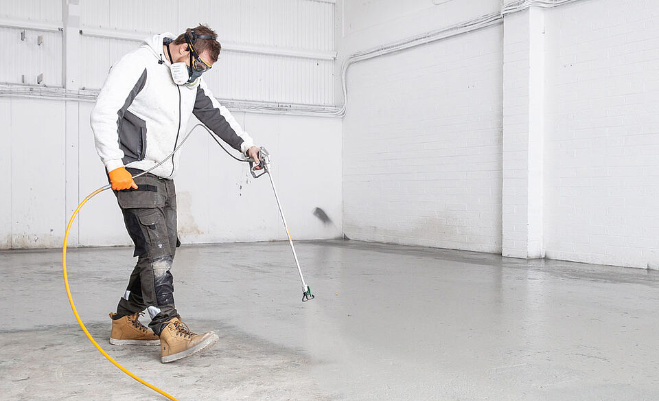 Coating the garage floor SuperFinish 23 CR Slider