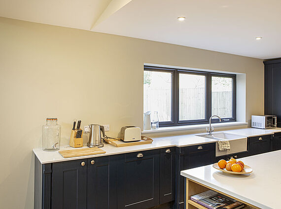 Two-tone interior design for the kitchen