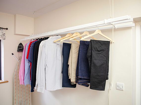 Space-saving clothes airer