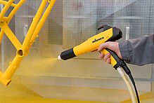 manual powder coating at krueger fahrrad- & fahrradrahmenbau