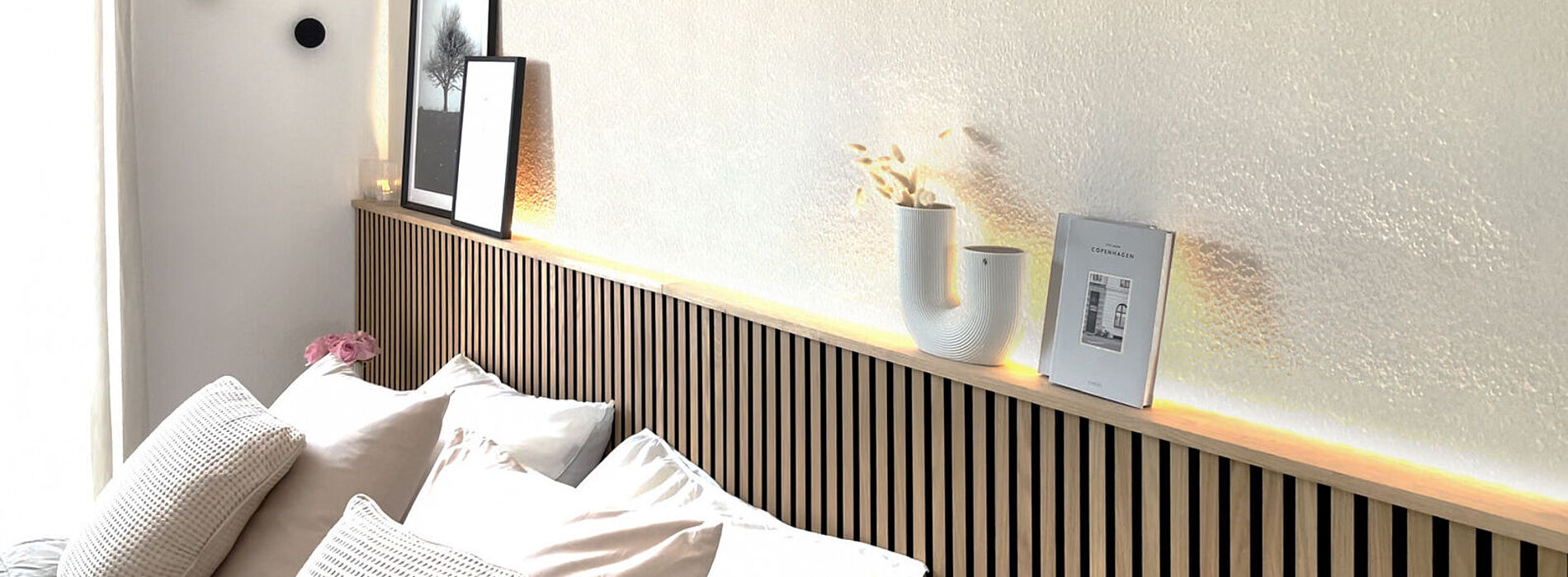 WAGNER Schlafzimmer-Wandgestaltung mit Paneelen & Farbe Ergebnis