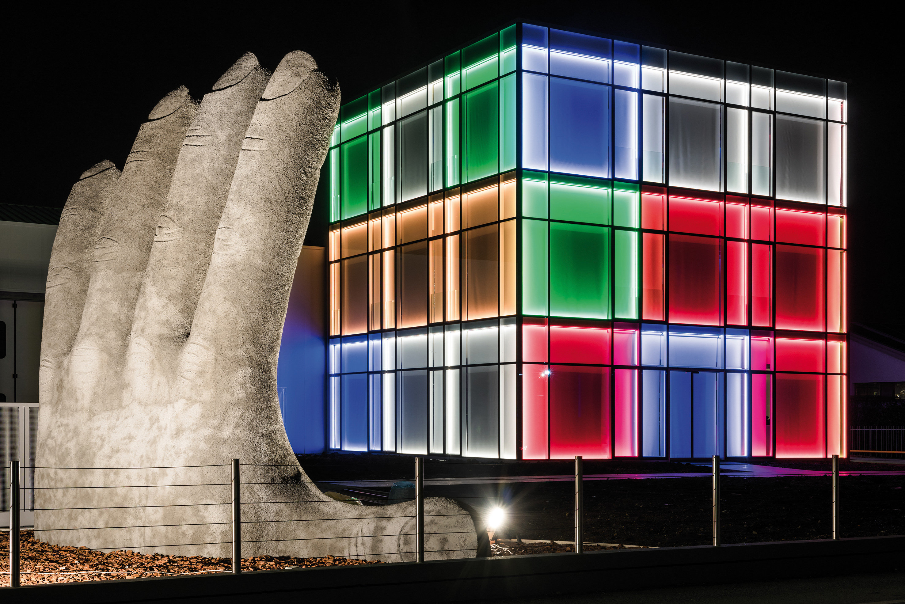 company headquarter by univer 2000