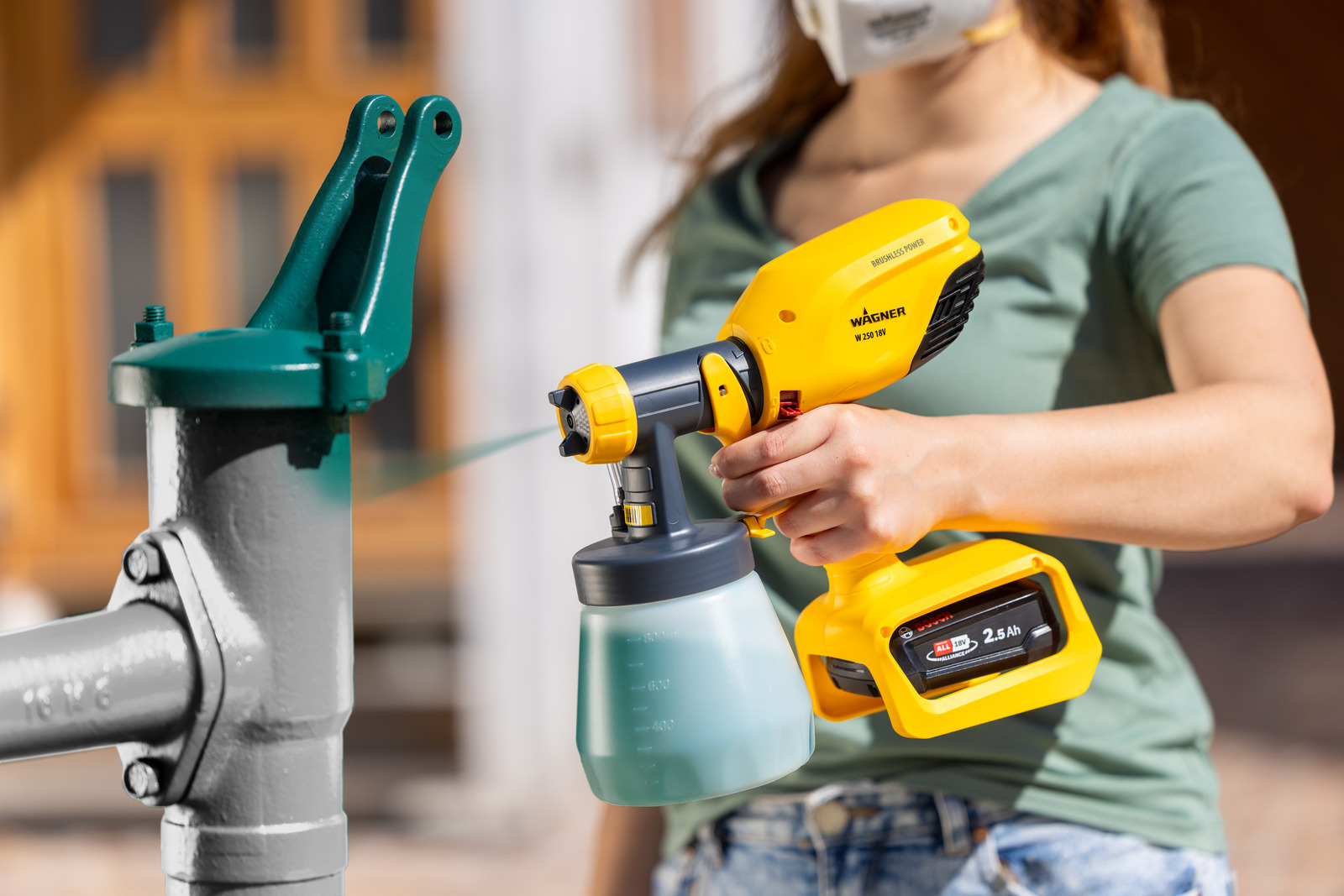 The flexible cordless paint sprayer for wood and metal paints