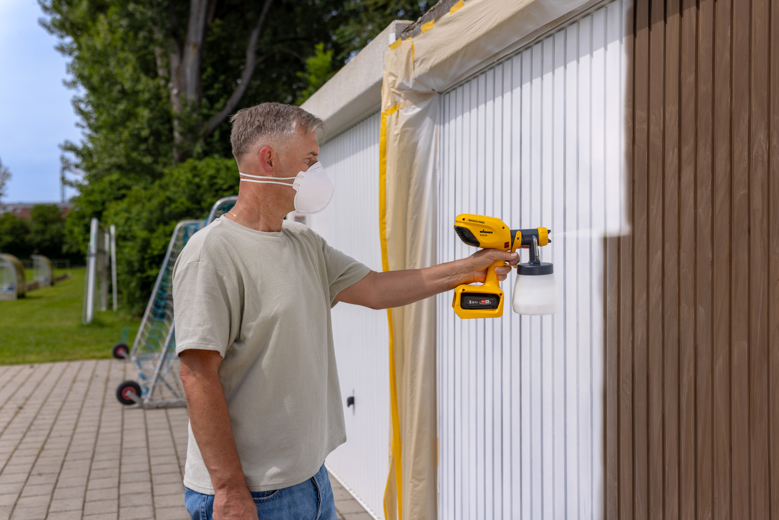 The flexible cordless paint sprayer for wood and metal paints