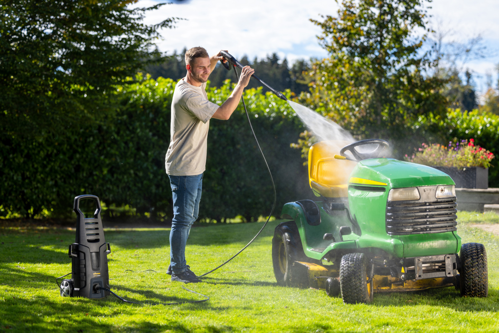 Efficient pressure washer for fast, powerful cleaning